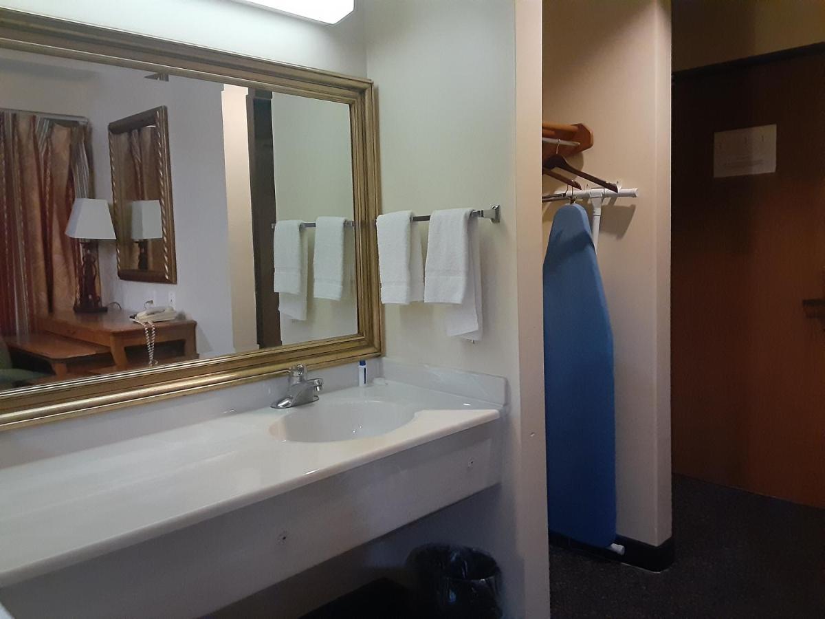 American Inn And Suites Ionia Eksteriør bilde