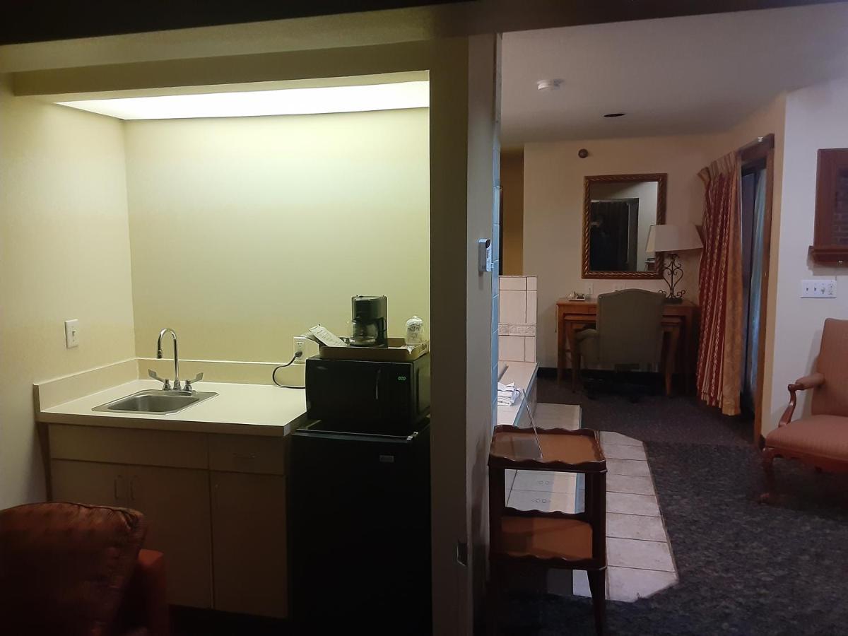 American Inn And Suites Ionia Eksteriør bilde