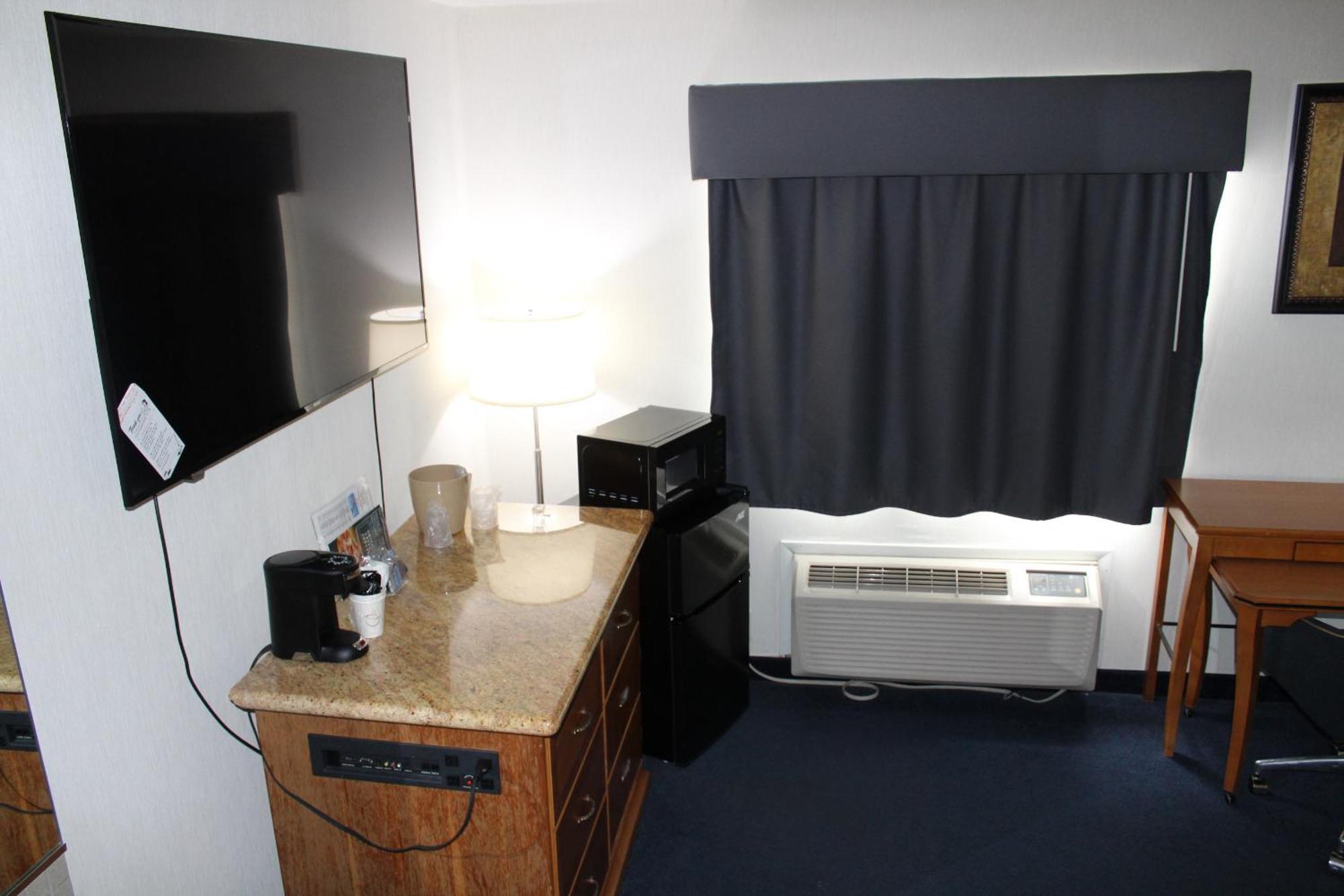 American Inn And Suites Ionia Eksteriør bilde
